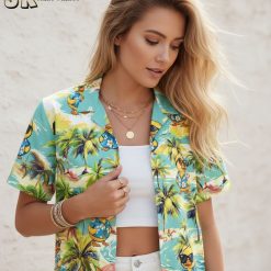 Product specifications infographic showing Donald Duck Aloha shirt size chart and fabric care details