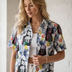 Infographic showing Star Wars Hawaiian shirt specifications with size chart and fabric details for men