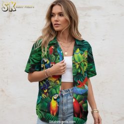 Size chart infographic showing parrot Hawaiian shirt measurements and fabric care instructions