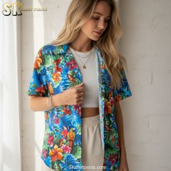 Size chart infographic showing parrot Hawaiian shirt measurements with fabric details and feature callouts