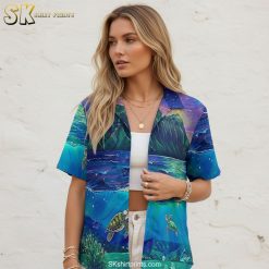 Infographic showing Hawaiian shirt turtle design size chart with fabric details and feature callouts