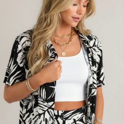 Size chart infographic showing tropical print Hawaiian shirt measurements and fabric specifications