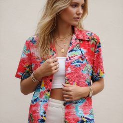 Product specifications and sizing chart for red tropical Hawaiian shirt with measurement details